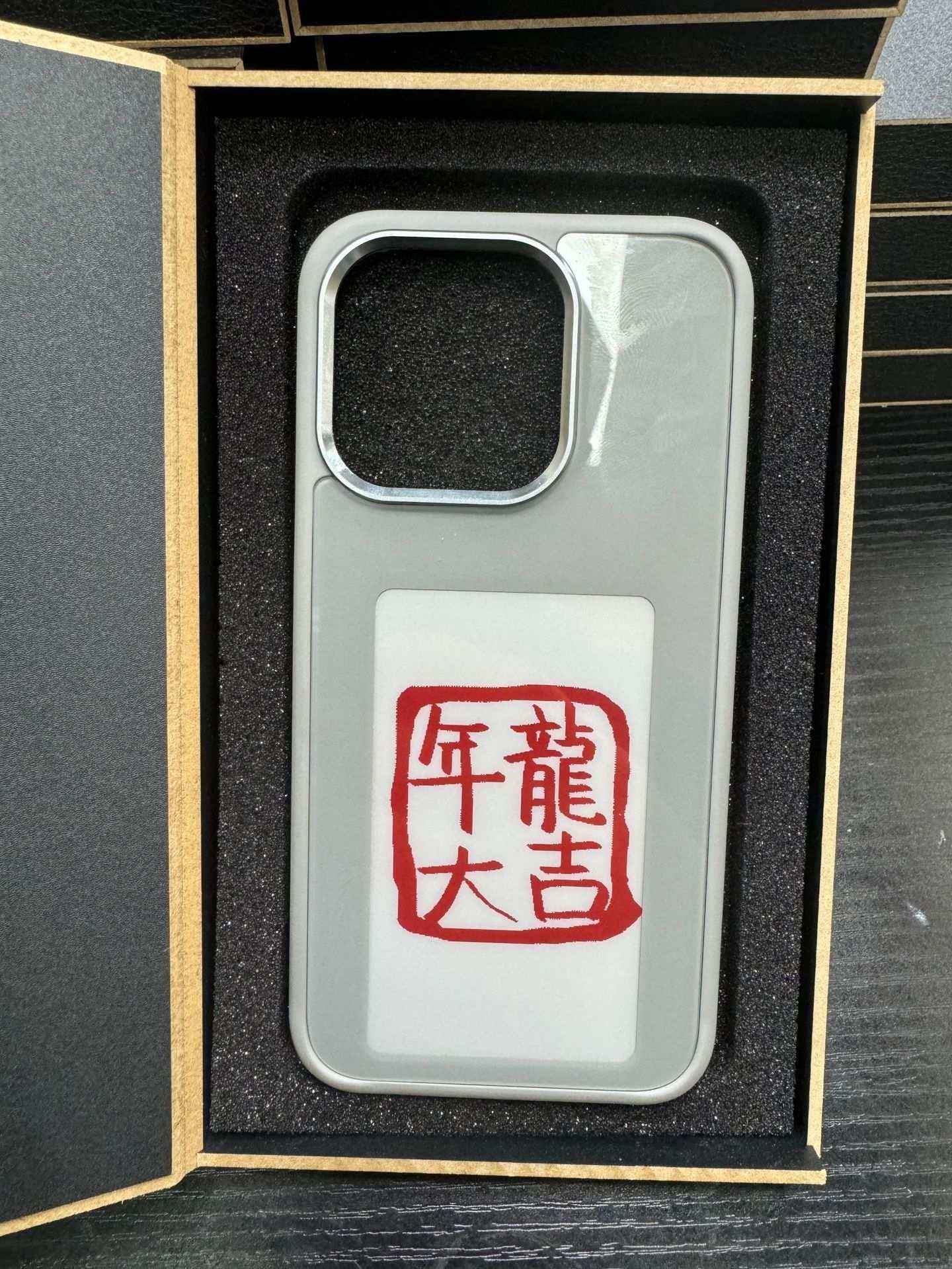 E-Ink Screen Phone Case | Battery-Free Custom Display.