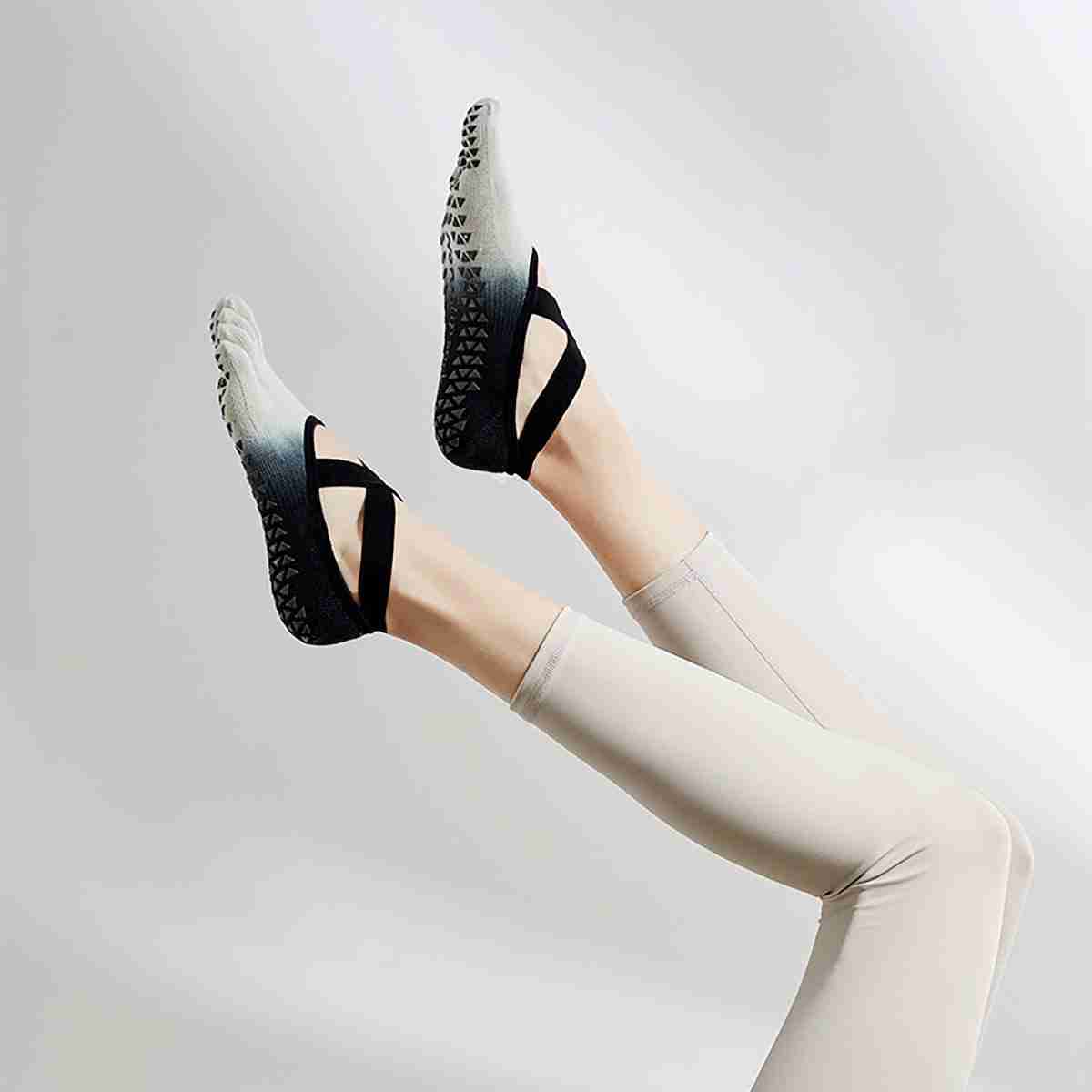 Non-Slip Yoga Socks with Grips – Full Toe Sticky Grip Socks for Yoga, Pilates, Barre & Dance..